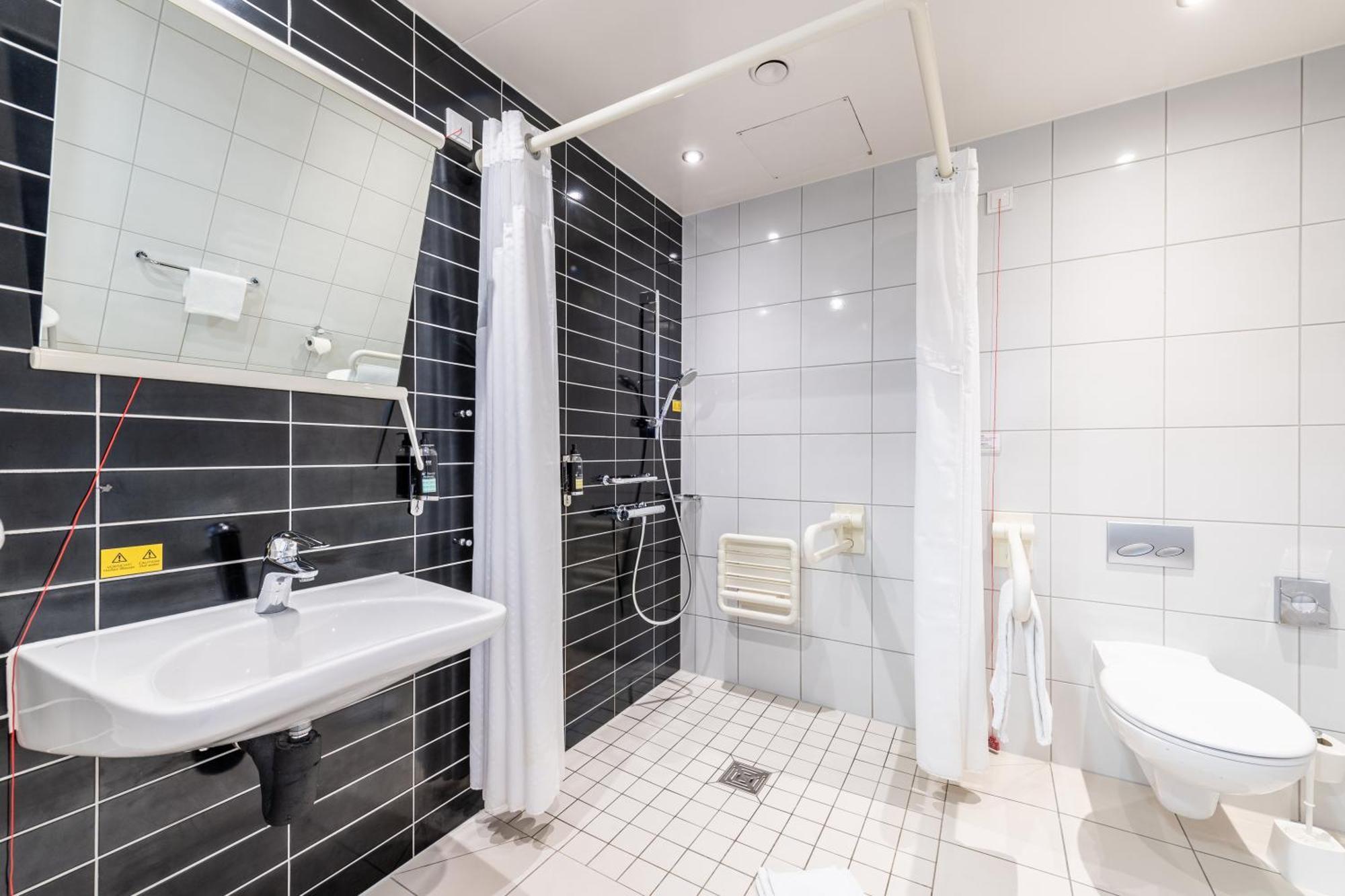 Premier Inn Heidelberg City Centre Екстериор снимка