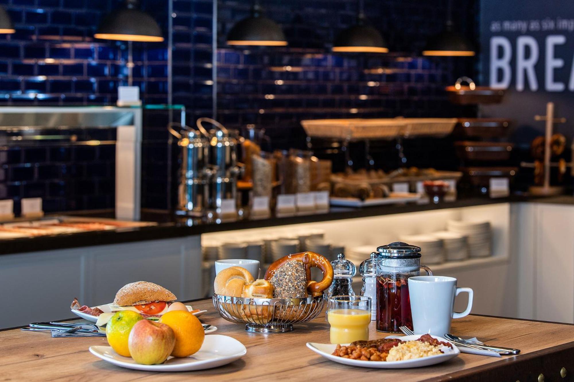 Premier Inn Heidelberg City Centre Екстериор снимка