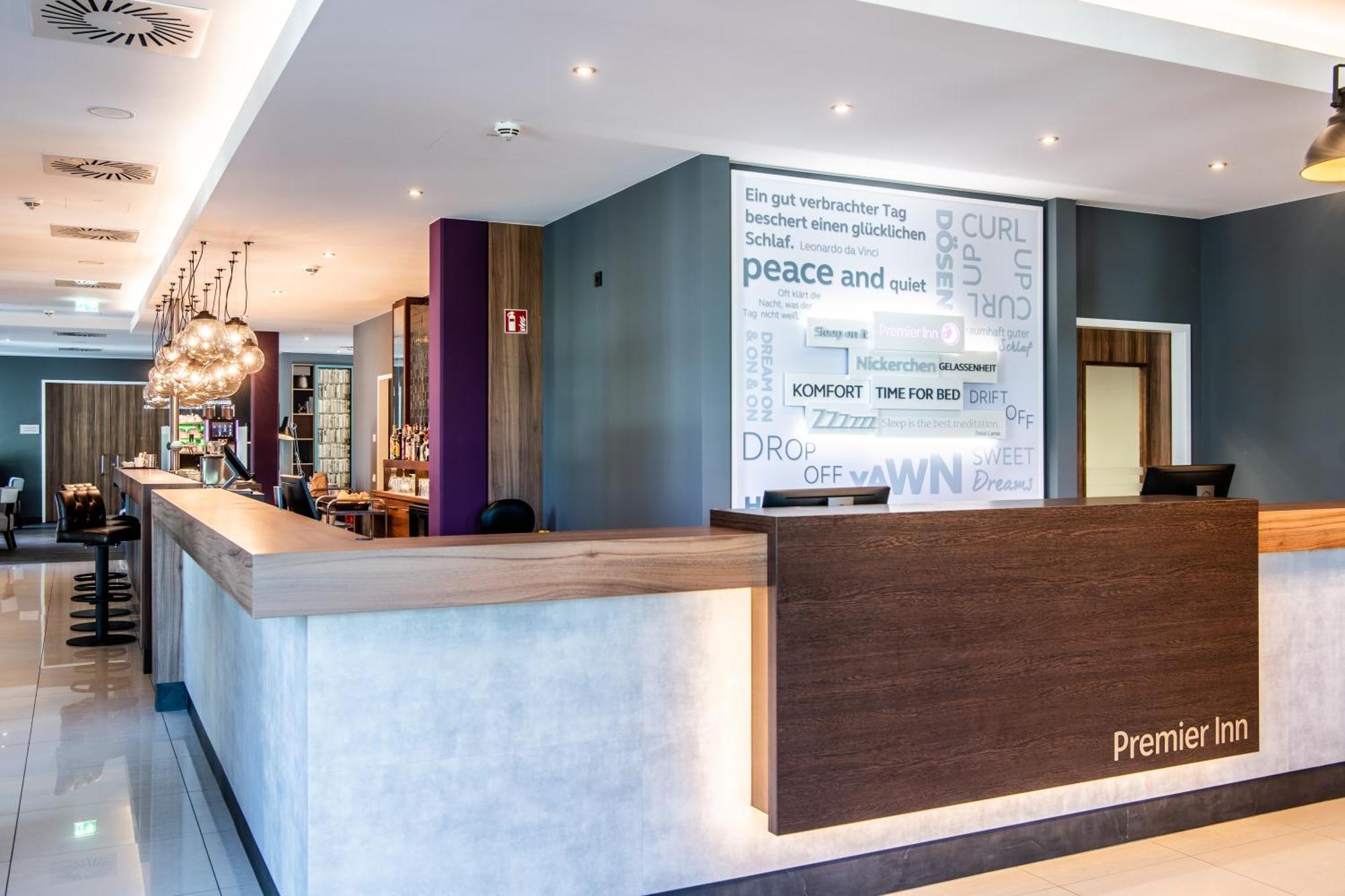 Premier Inn Heidelberg City Centre Екстериор снимка